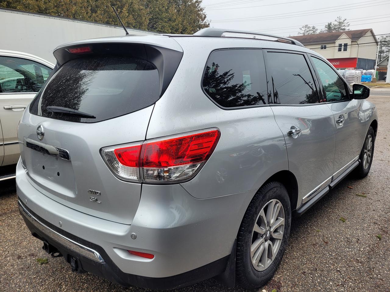 2014 Nissan Pathfinder 4WD 4dr SL Clean CarFax Finance Available Trade OK Photo3