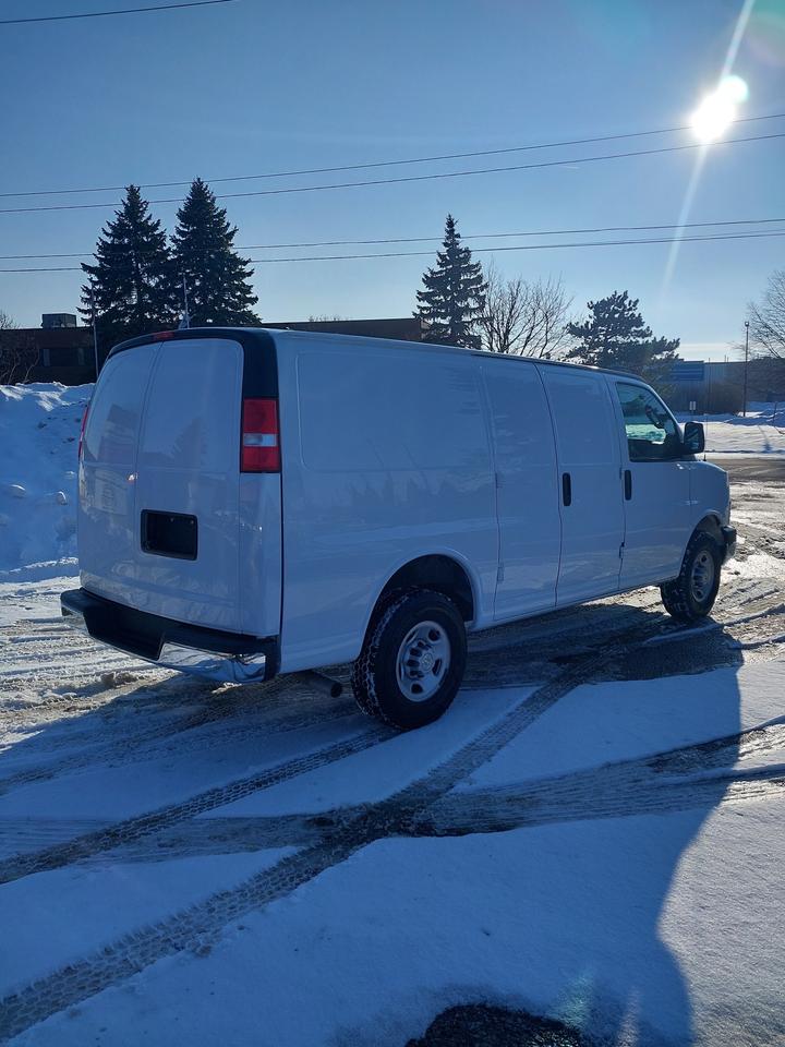 2023 Chevrolet Express 2500 V6 Cargo Van 135" WB Photo4