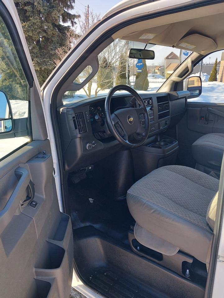 2023 Chevrolet Express 2500 V6 Cargo Van 135" WB Photo