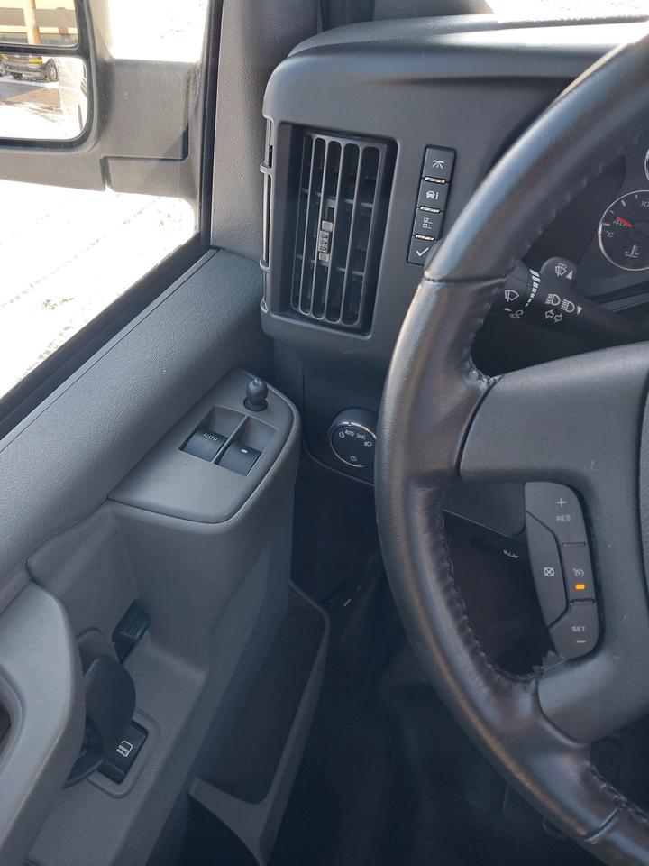 2023 Chevrolet Express 2500 V6 Cargo Van 135" WB Photo