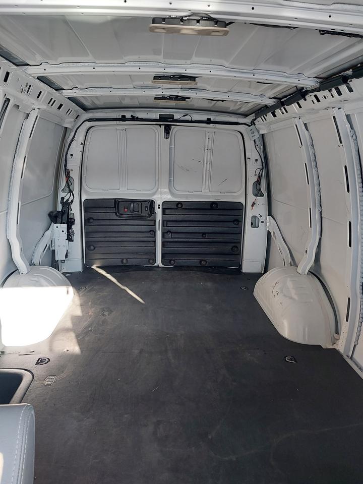 2023 Chevrolet Express 2500 V6 Cargo Van 135" WB Photo