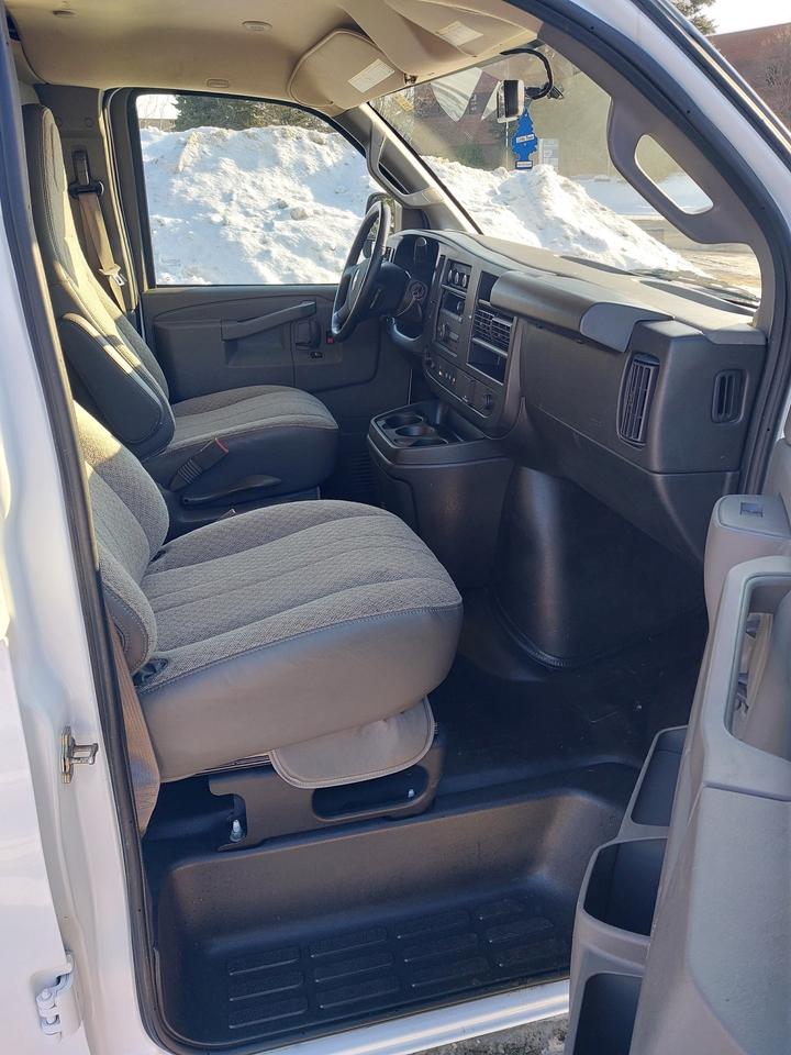 2023 Chevrolet Express 2500 V6 Cargo Van 135" WB Photo