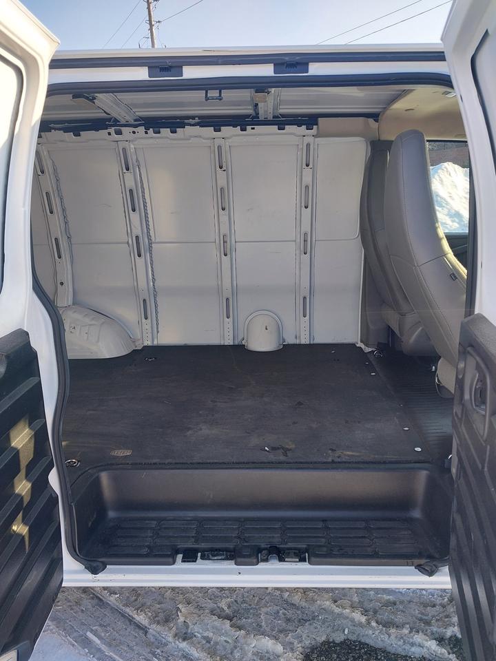 2023 Chevrolet Express 2500 V6 Cargo Van 135" WB Photo