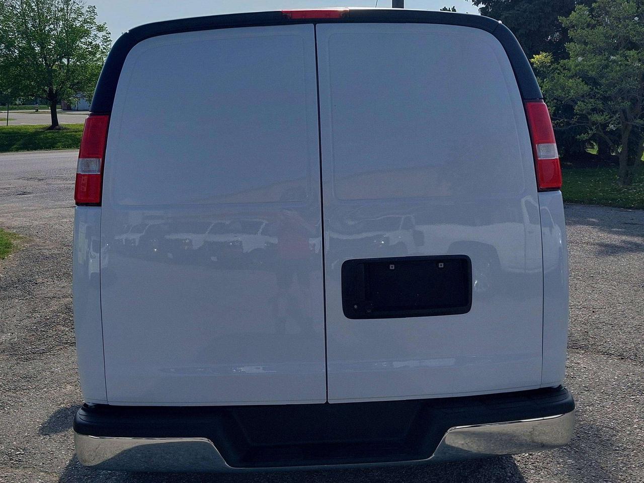 2023 Chevrolet Express 2500 V6 Cargo Van 135" WB Photo3
