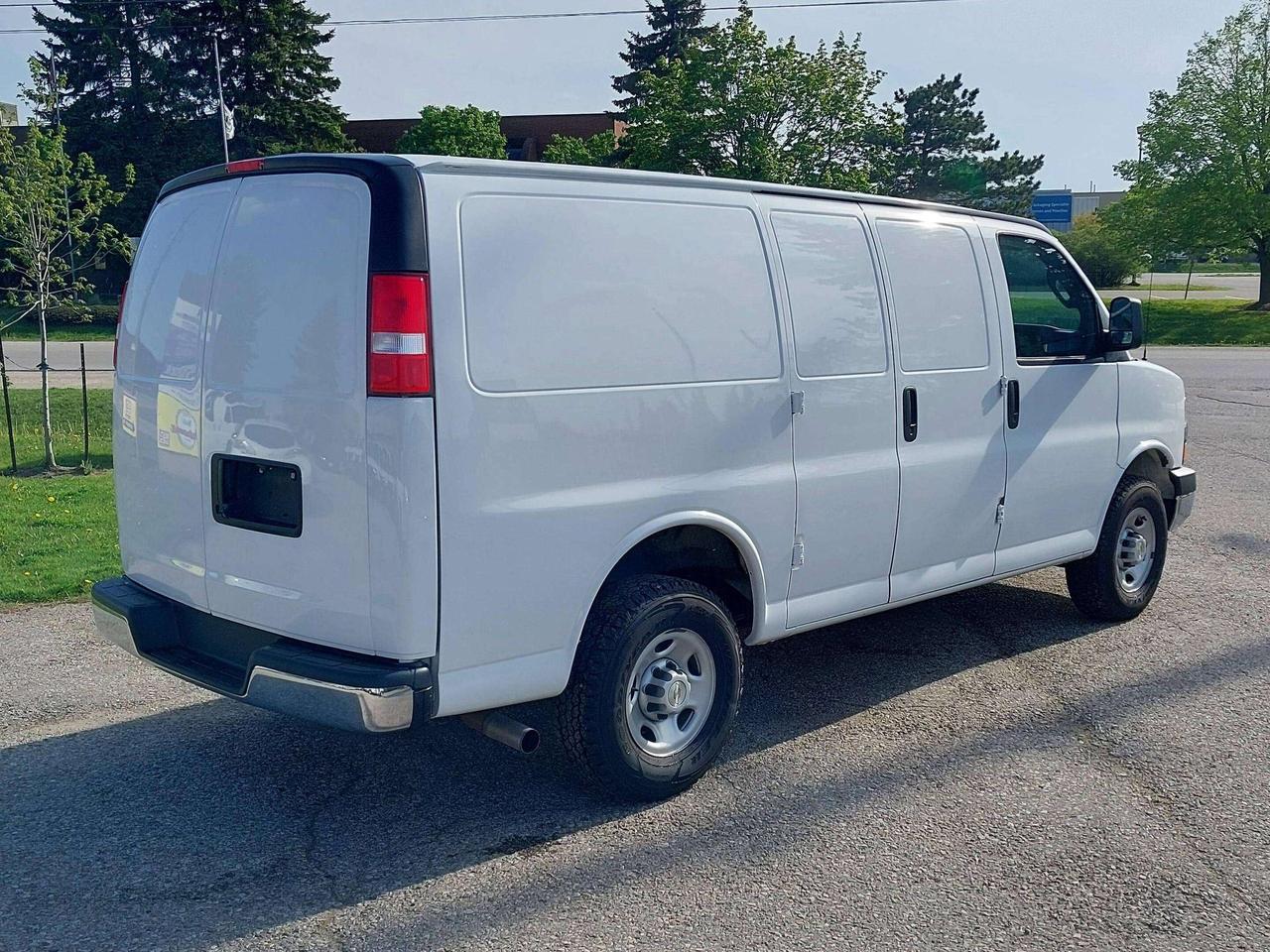 2023 Chevrolet Express 2500 V6 Cargo Van 135" WB Photo
