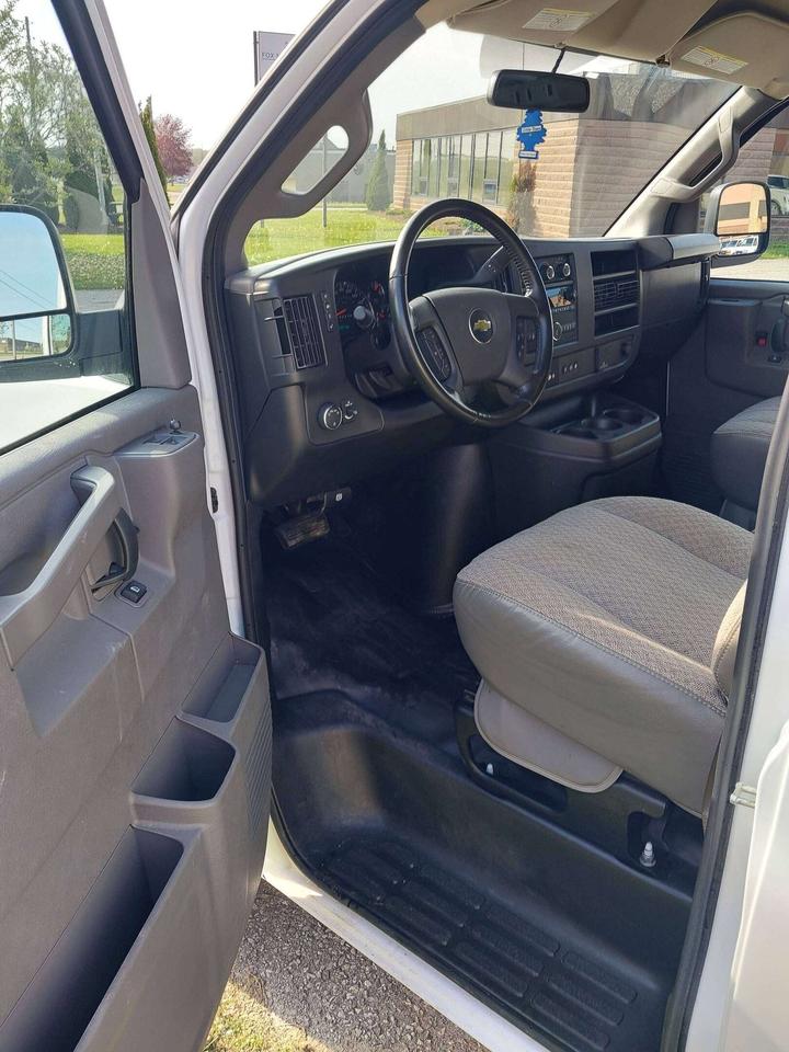 2023 Chevrolet Express 2500 V6 Cargo Van 135" WB Photo