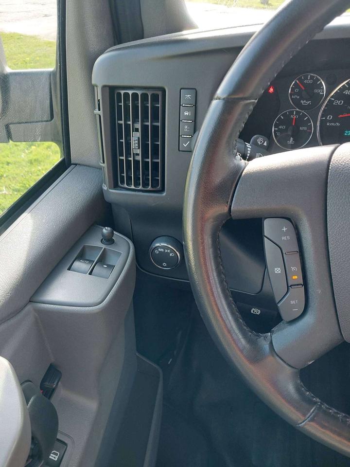 2023 Chevrolet Express 2500 V6 Cargo Van 135" WB Photo