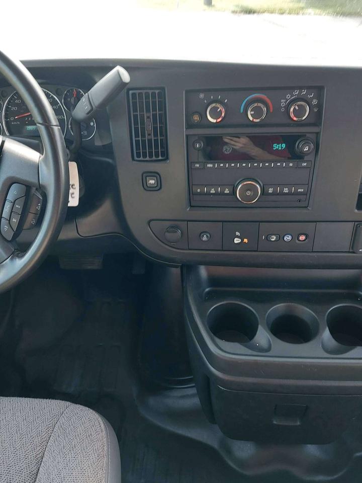 2023 Chevrolet Express 2500 V6 Cargo Van 135" WB Photo