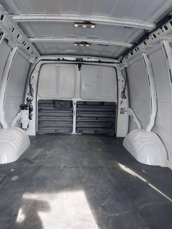 2023 Chevrolet Express 2500 V6 Cargo Van 135" WB Photo