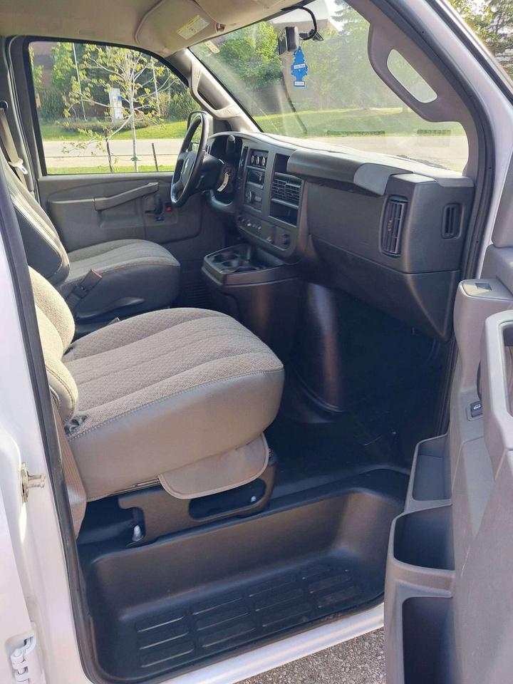 2023 Chevrolet Express 2500 V6 Cargo Van 135" WB Photo