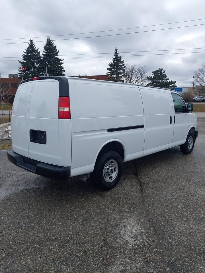 2024 GMC Savana 2500 Extended Cargo Van Photo4