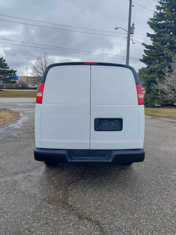 2024 GMC Savana 2500 Extended Cargo Van Photo3