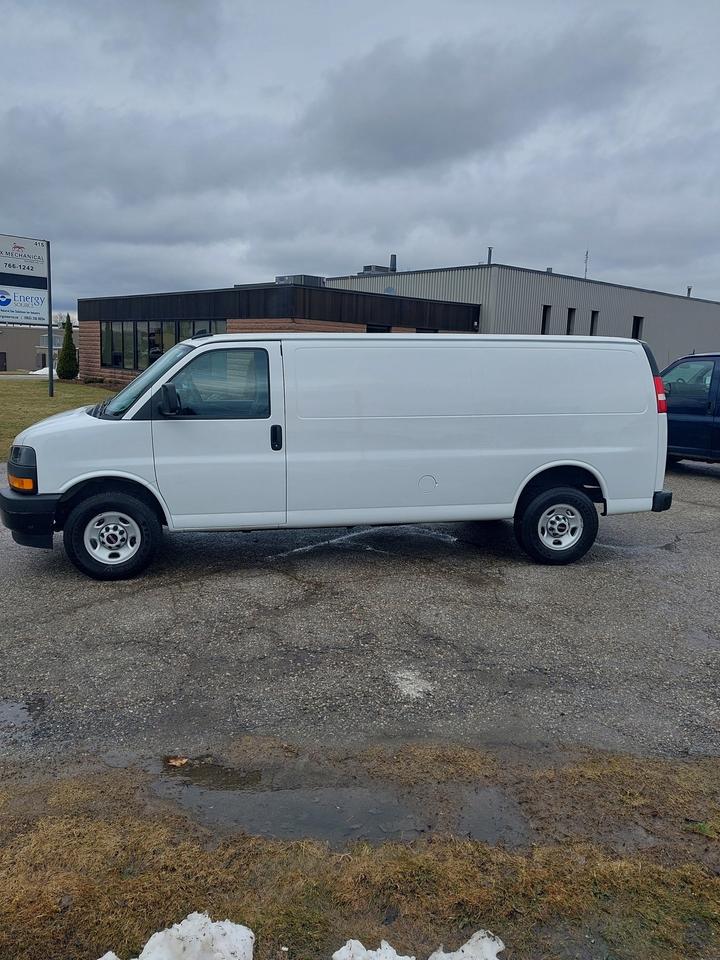 2024 GMC Savana 2500 Extended Cargo Van Photo