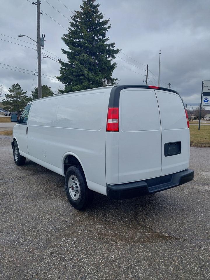 2024 GMC Savana 2500 Extended Cargo Van Photo