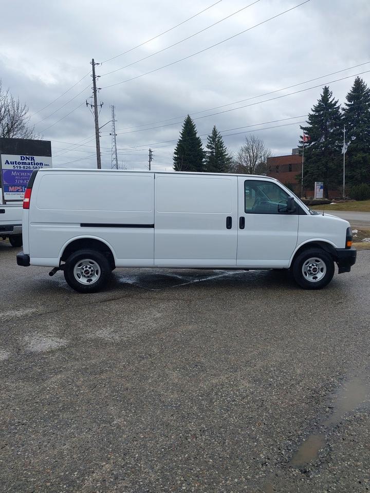 2024 GMC Savana 2500 Extended Cargo Van Photo