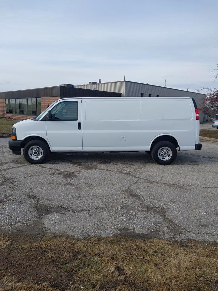 2024 GMC Savana 2500 Extended Cargo Van Photo
