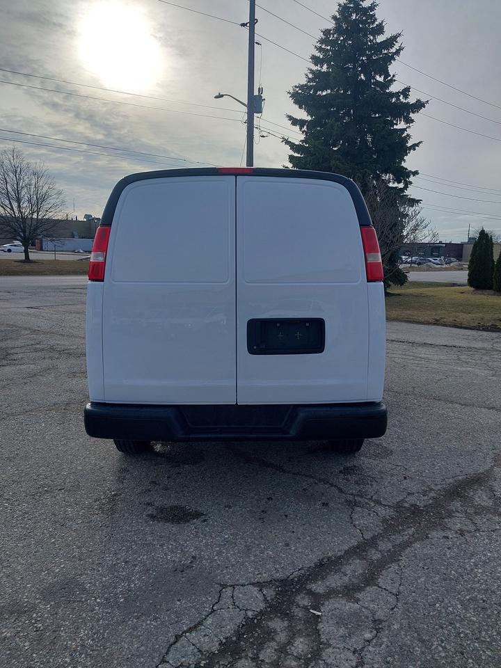 2024 GMC Savana 2500 Extended Cargo Van Photo