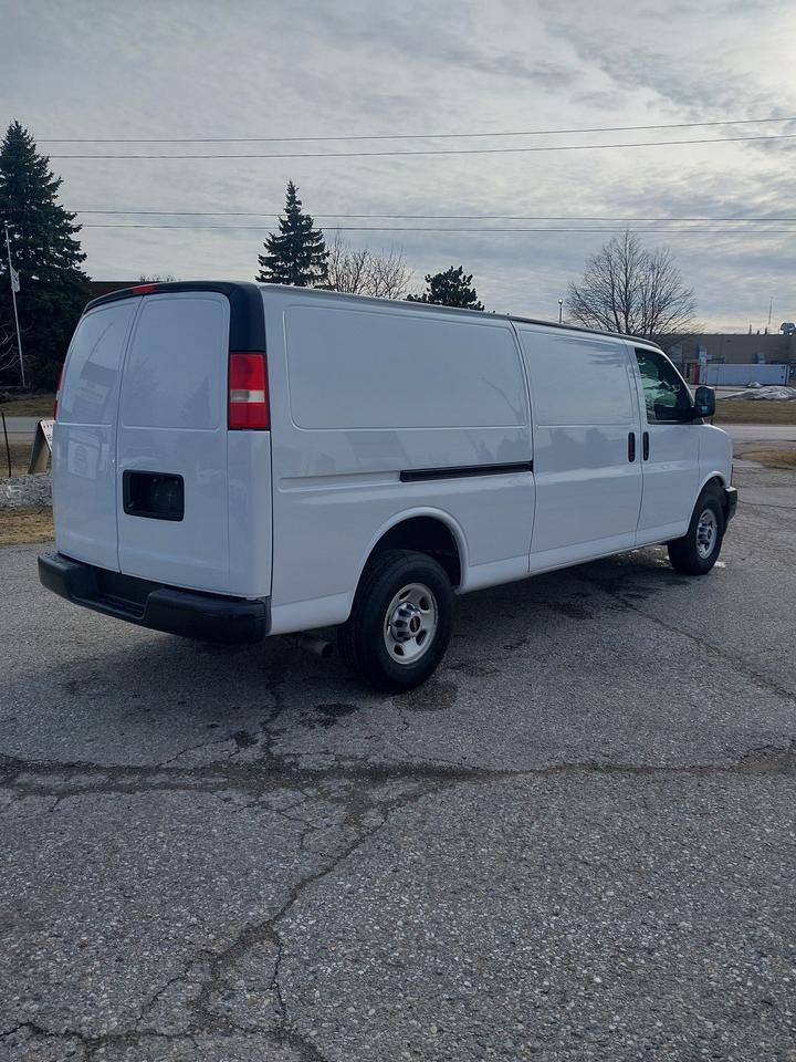 2024 GMC Savana 2500 Extended Cargo Van Photo