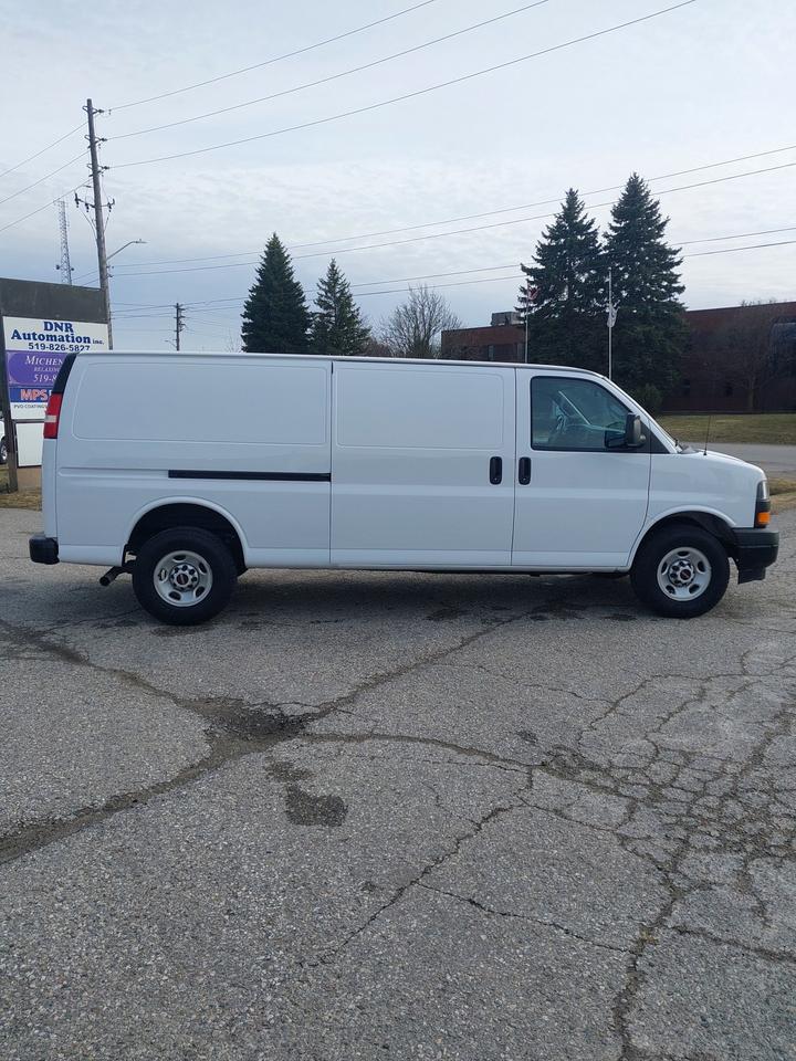 2024 GMC Savana 2500 Extended Cargo Van Photo