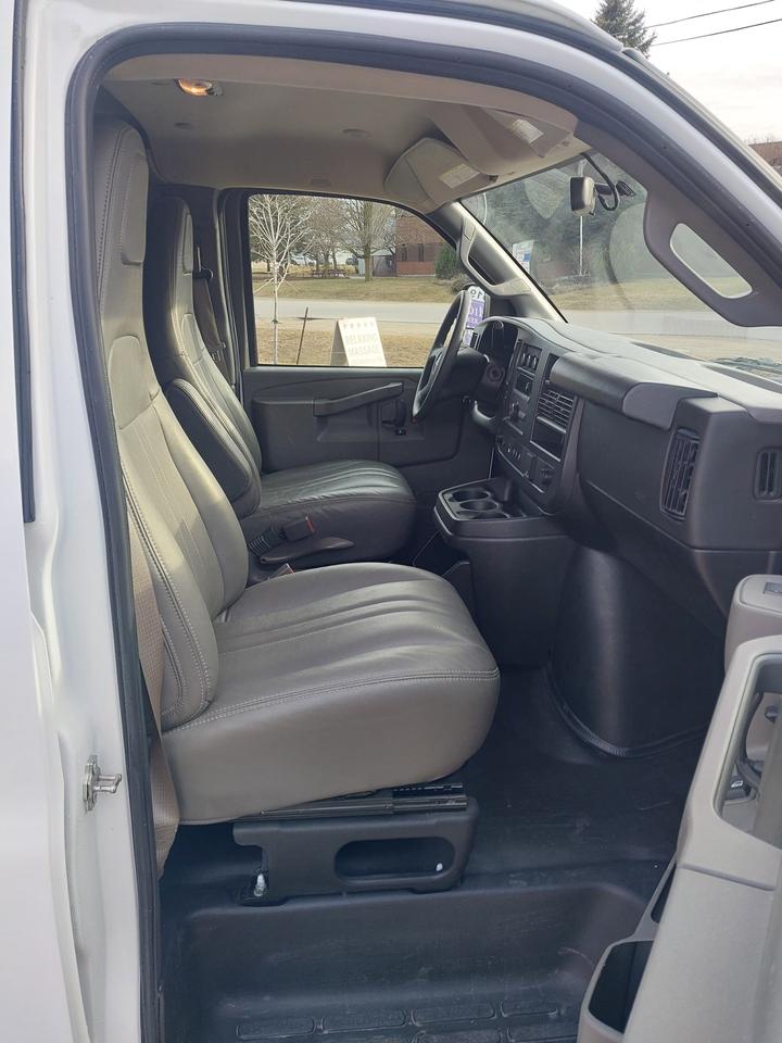 2024 GMC Savana 2500 Extended Cargo Van Photo
