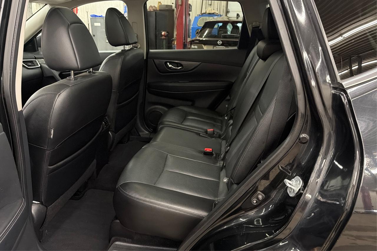 2016 Nissan Rogue SL Photo