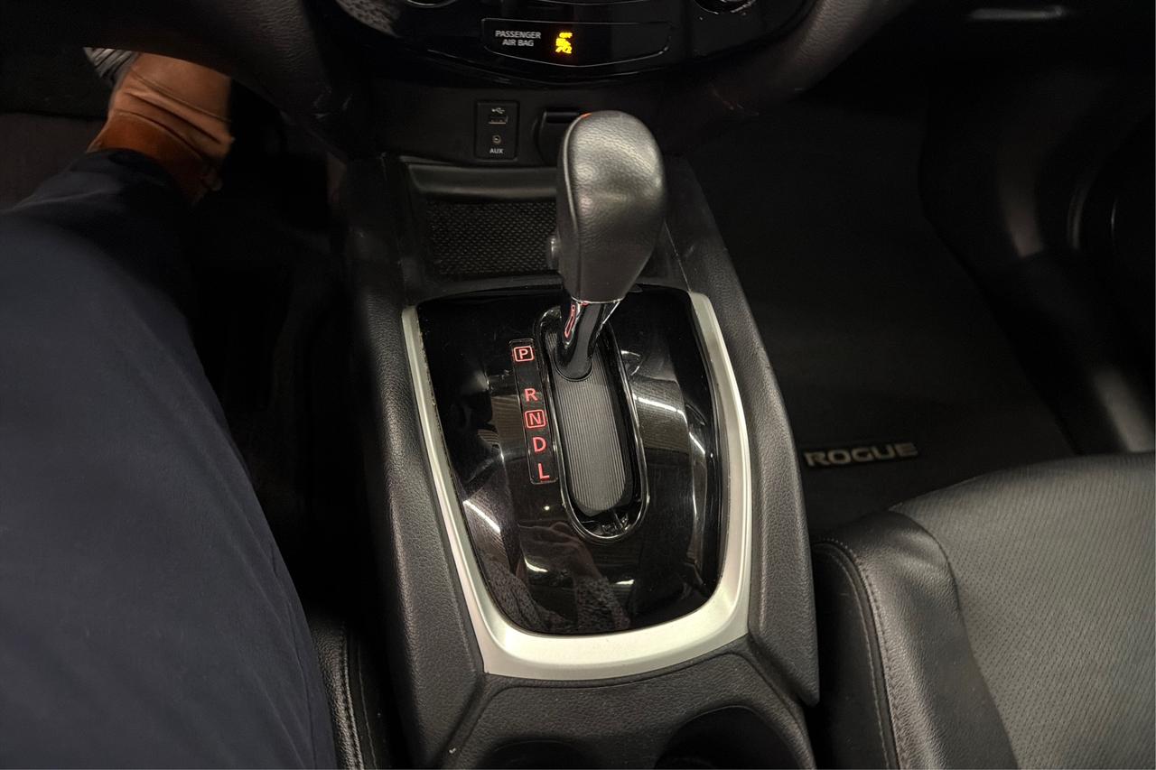 2016 Nissan Rogue SL Photo