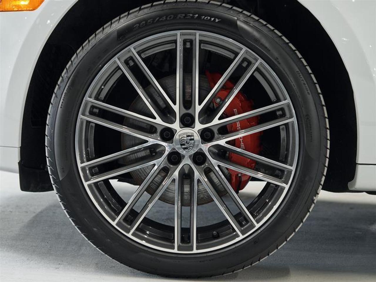 2025 Porsche Macan S AWD Photo