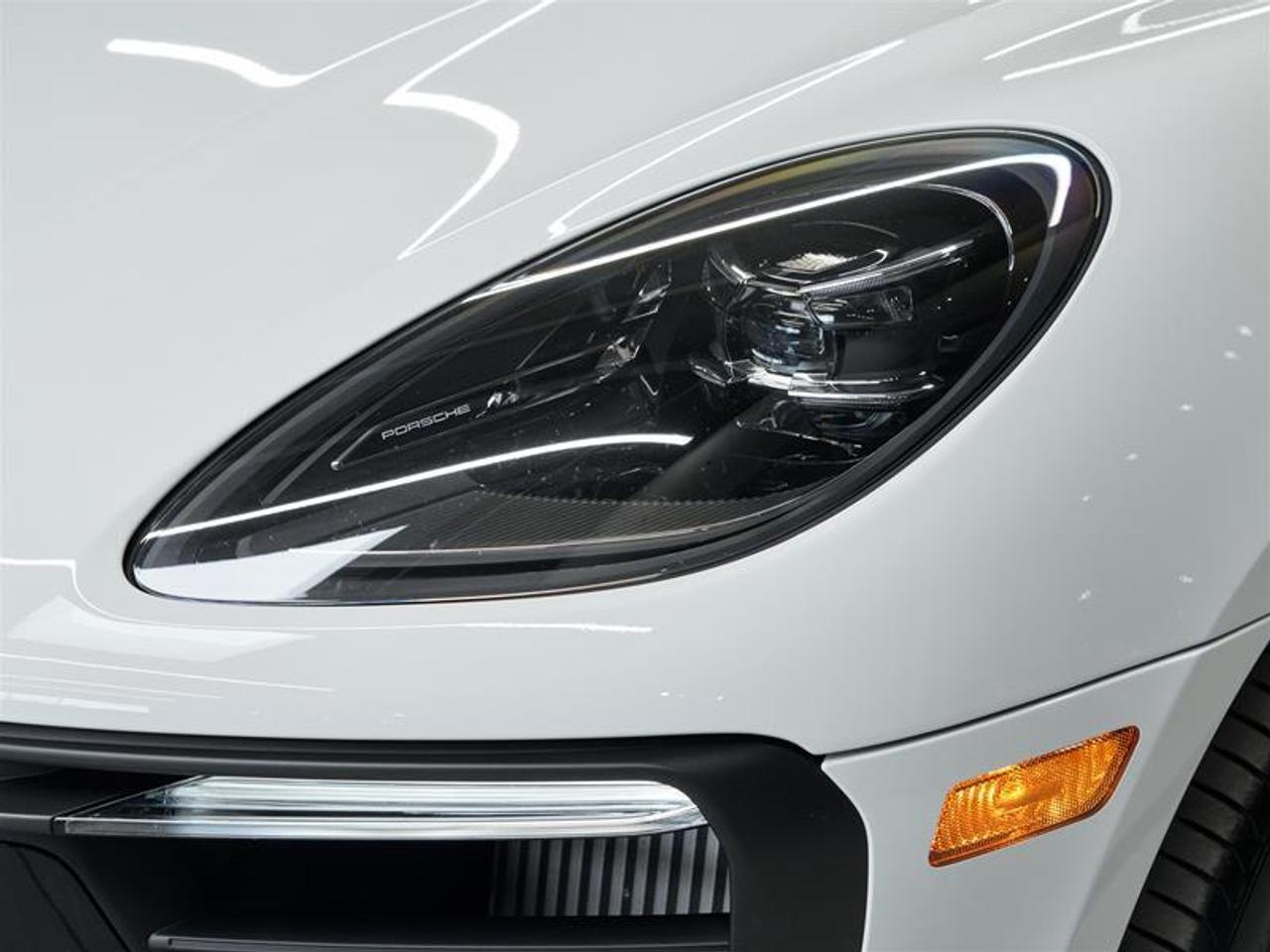 2025 Porsche Macan S AWD Photo