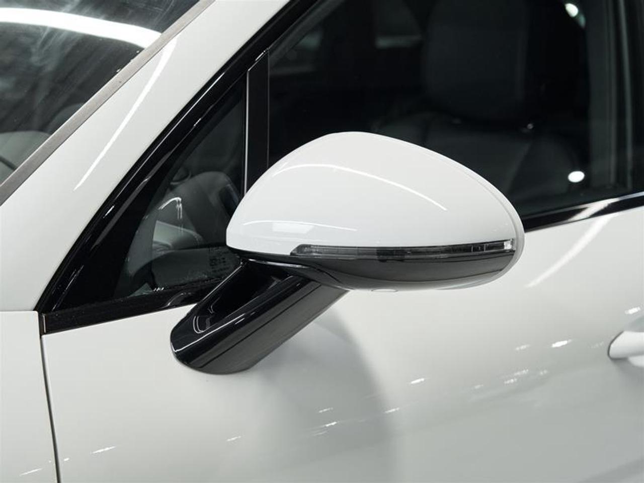 2025 Porsche Macan S AWD Photo