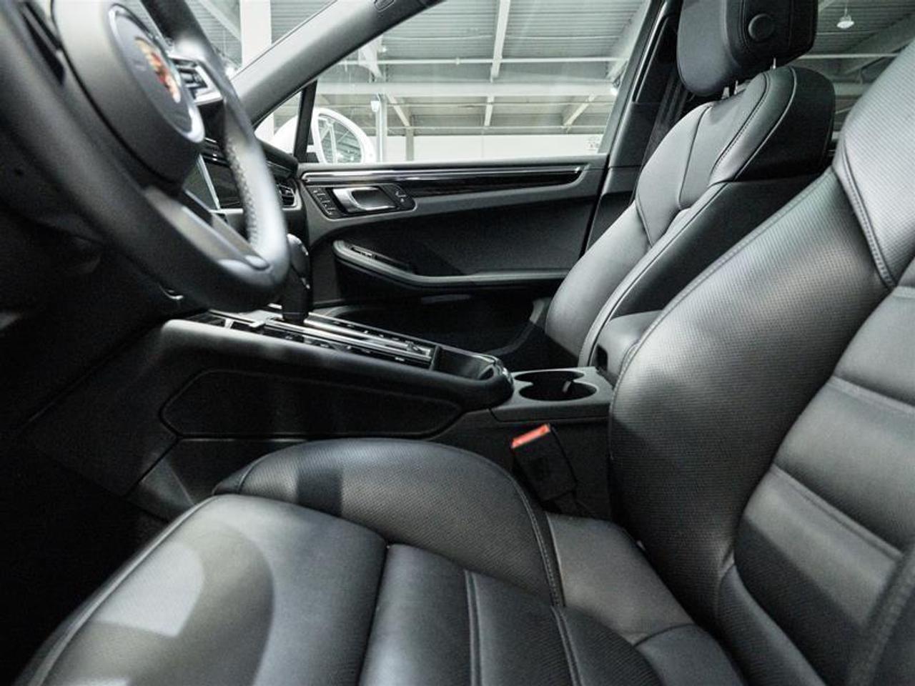 2025 Porsche Macan S AWD Photo