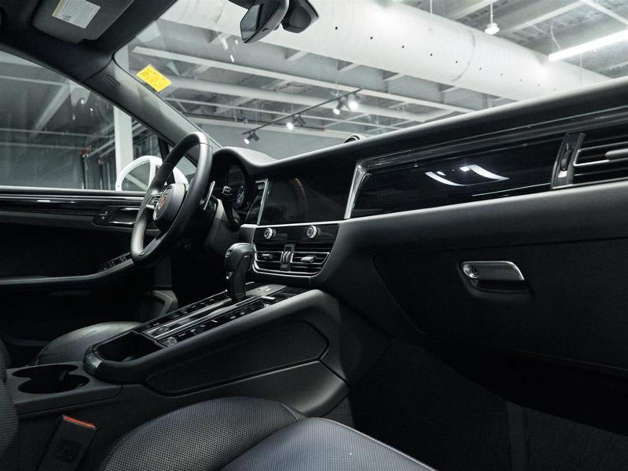 2025 Porsche Macan S AWD Photo