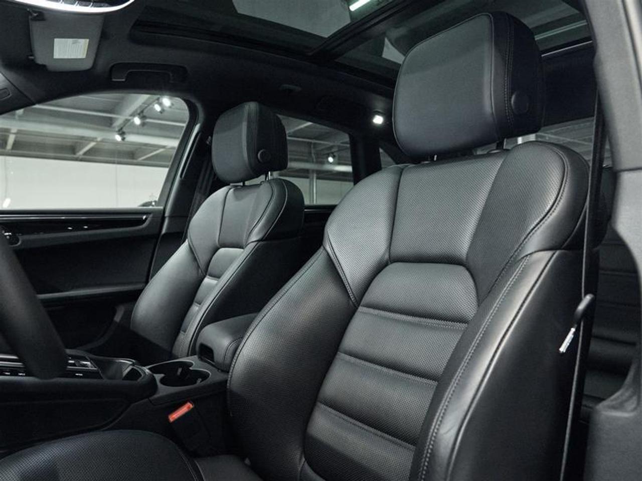 2025 Porsche Macan S AWD Photo