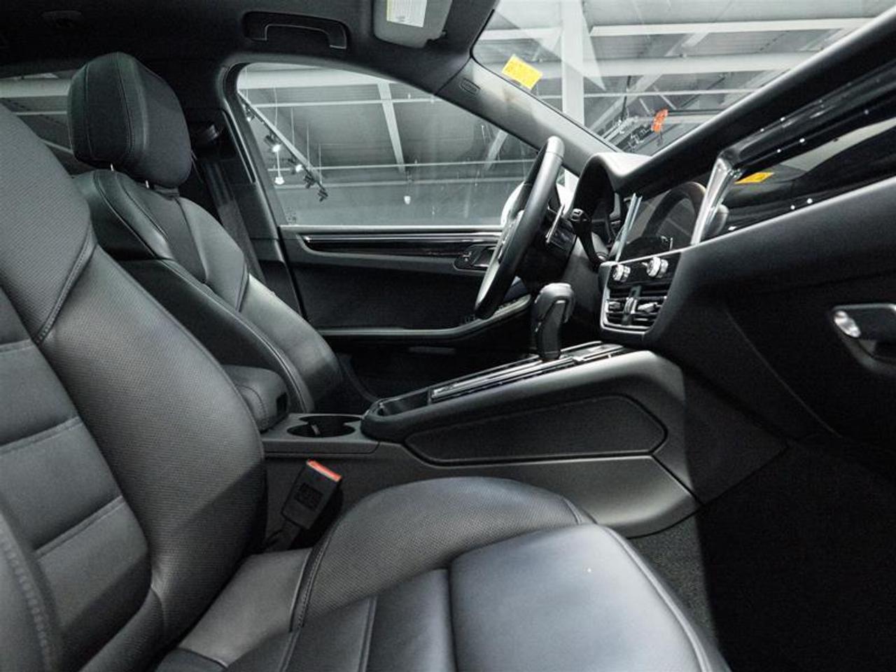 2025 Porsche Macan S AWD Photo