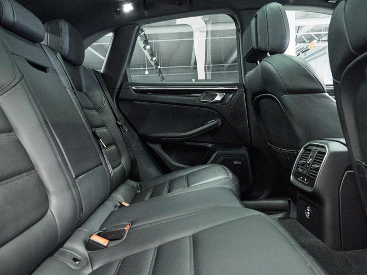 2025 Porsche Macan S AWD Photo