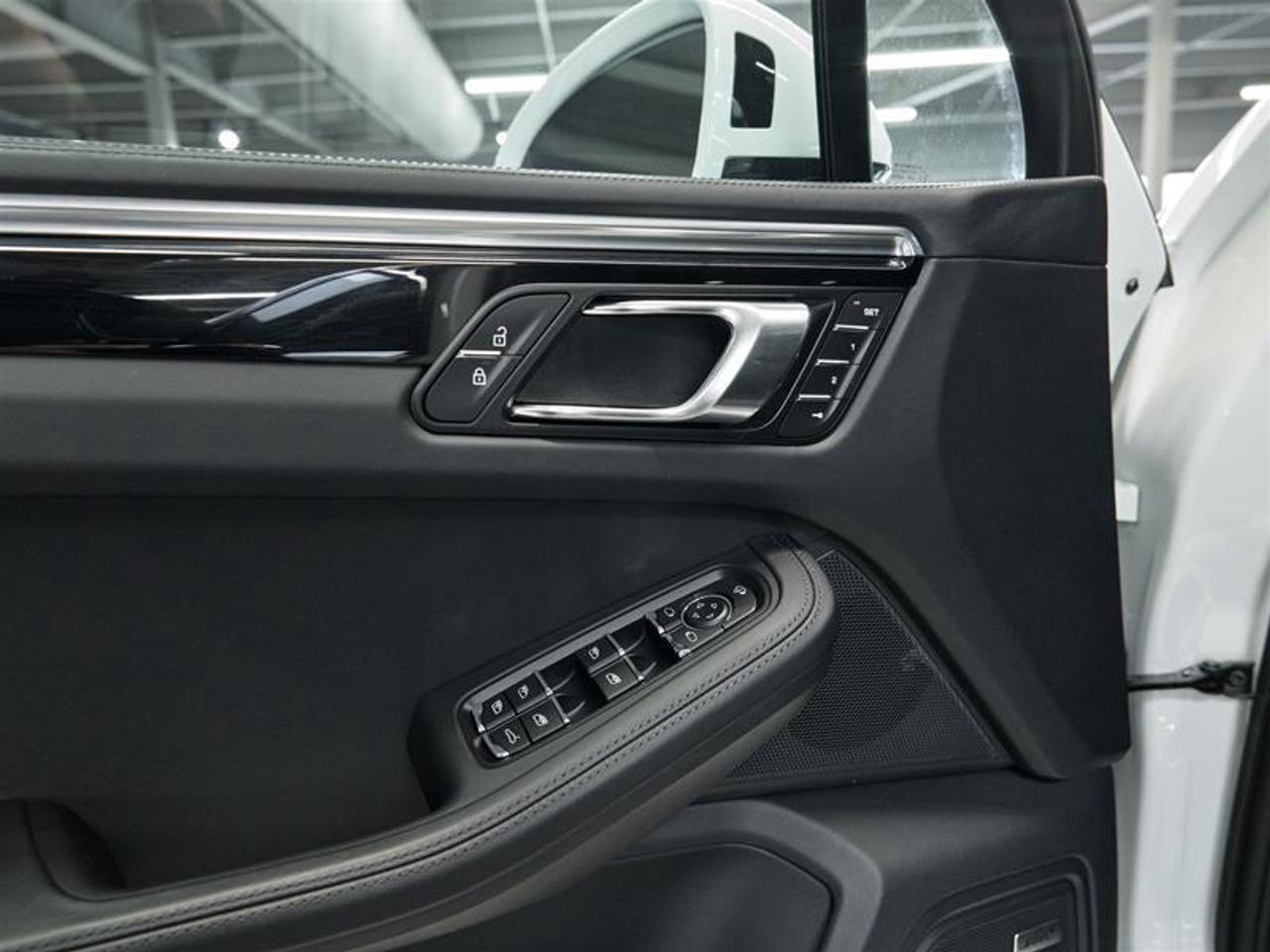 2025 Porsche Macan S AWD Photo