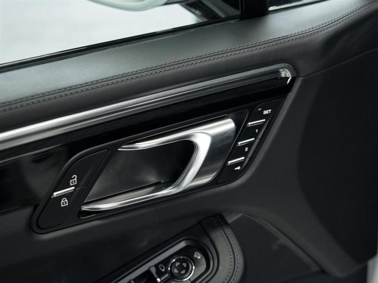 2025 Porsche Macan S AWD Photo