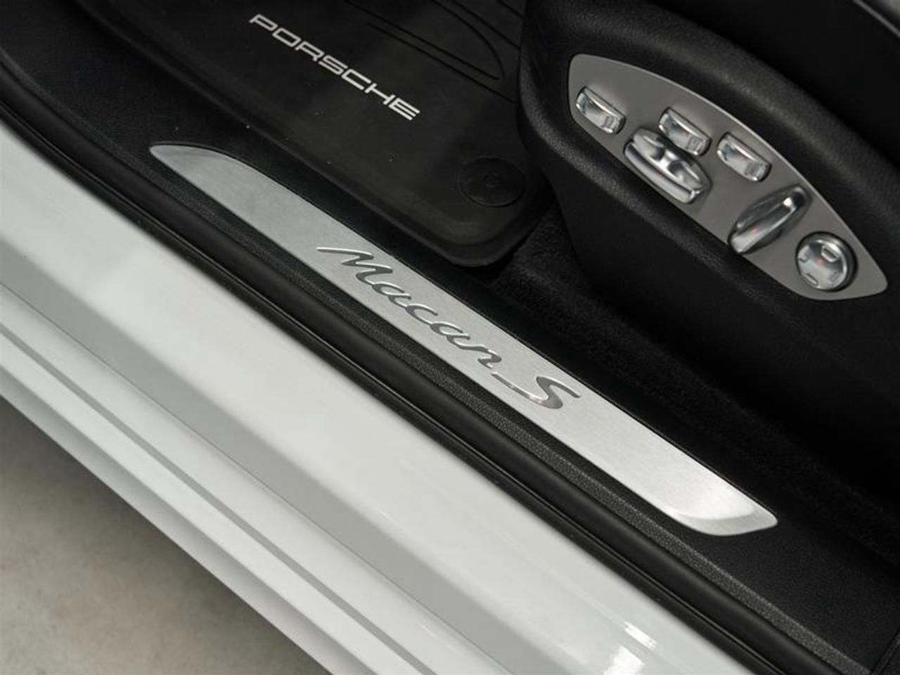 2025 Porsche Macan S AWD Photo