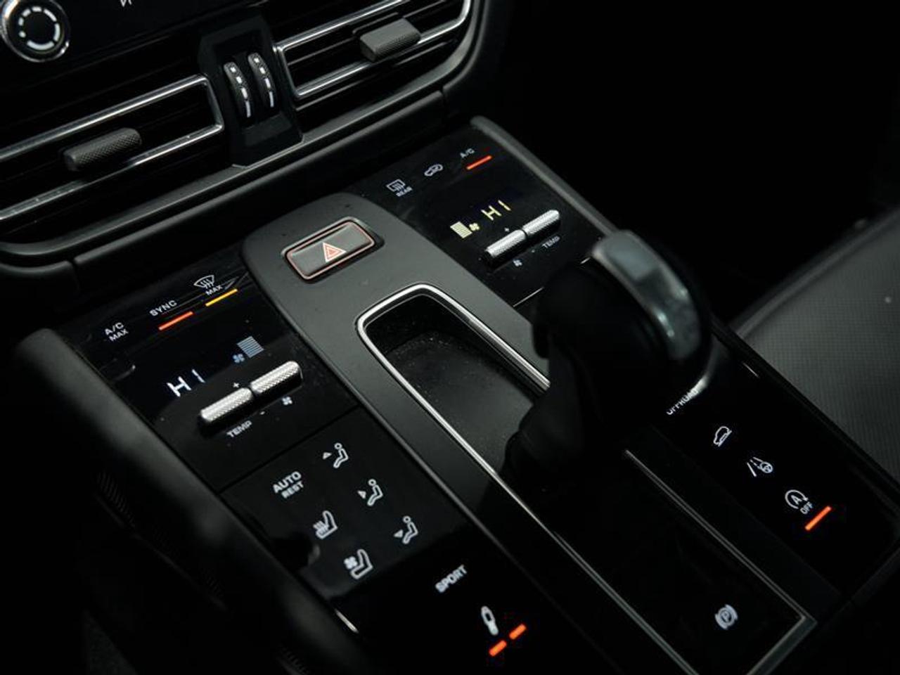 2025 Porsche Macan S AWD Photo