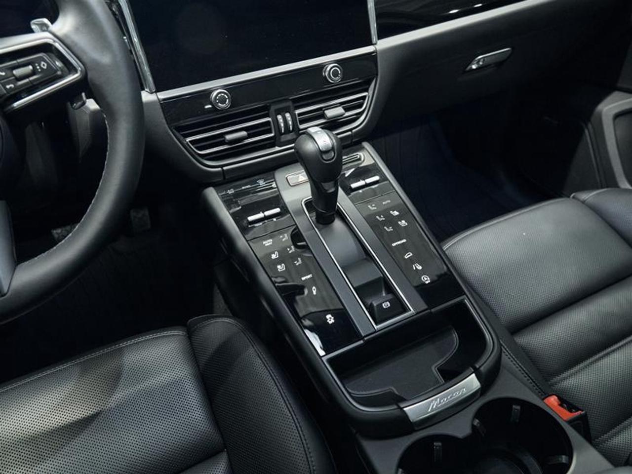 2025 Porsche Macan S AWD Photo