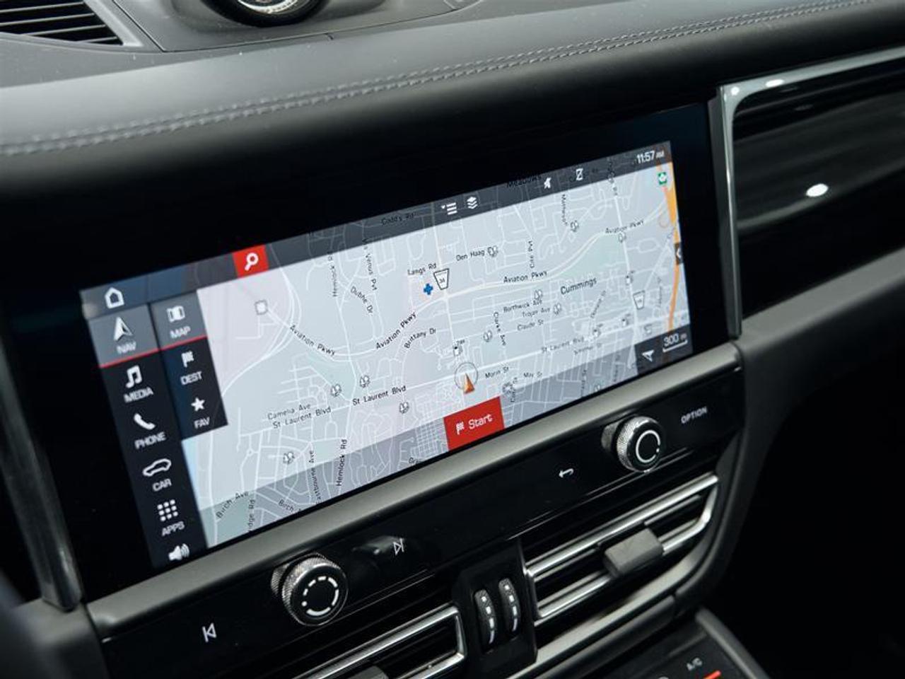 2025 Porsche Macan S AWD Photo