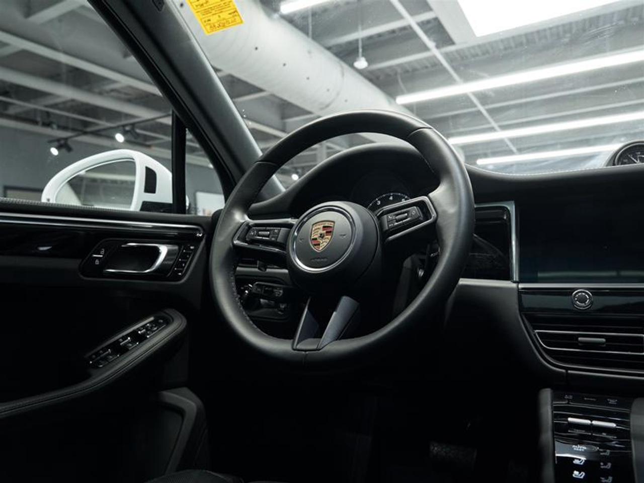 2025 Porsche Macan S AWD Photo