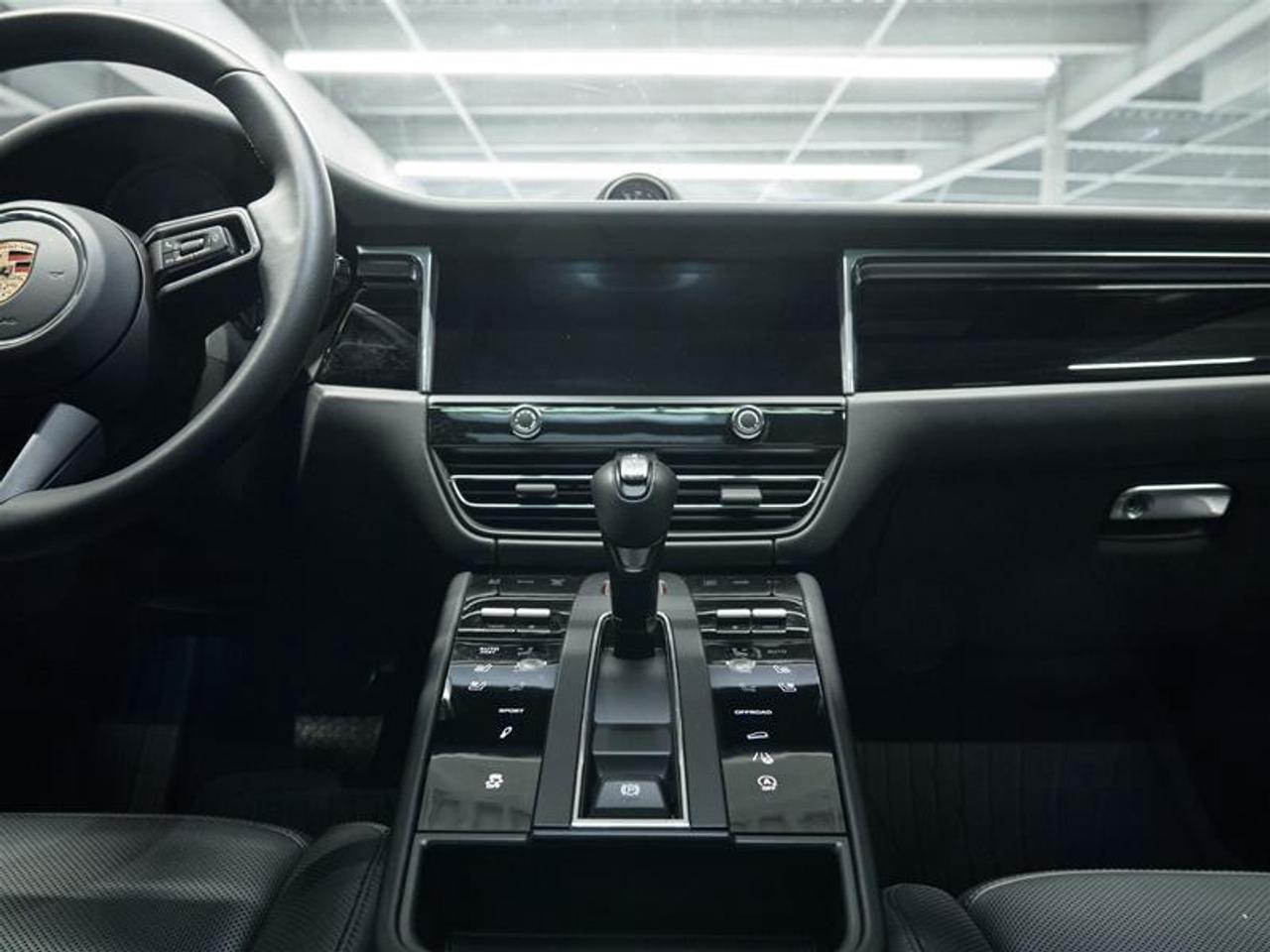 2025 Porsche Macan S AWD Photo