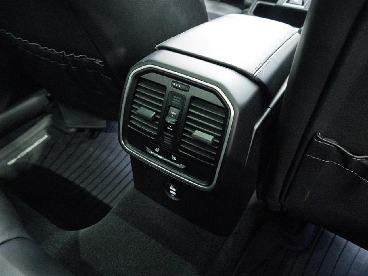 2025 Porsche Macan S AWD Photo