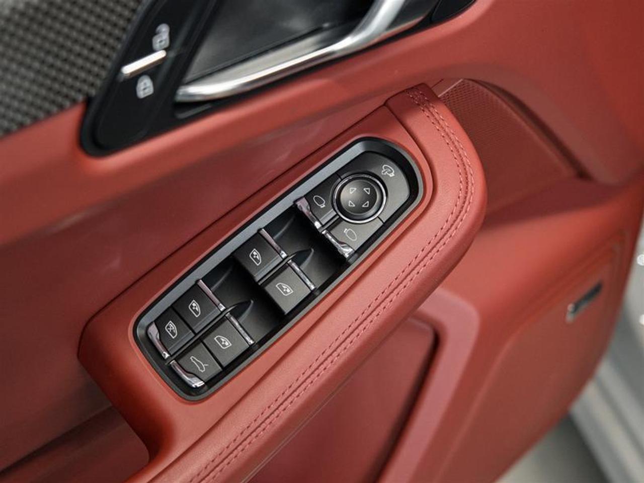 2023 Porsche Macan GTS Photo