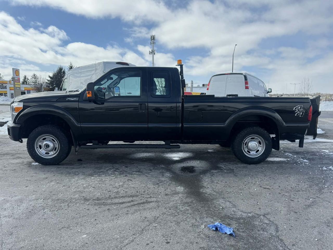 2015 Ford F-250 4WD - LONG BOX - POWER LIFT Photo