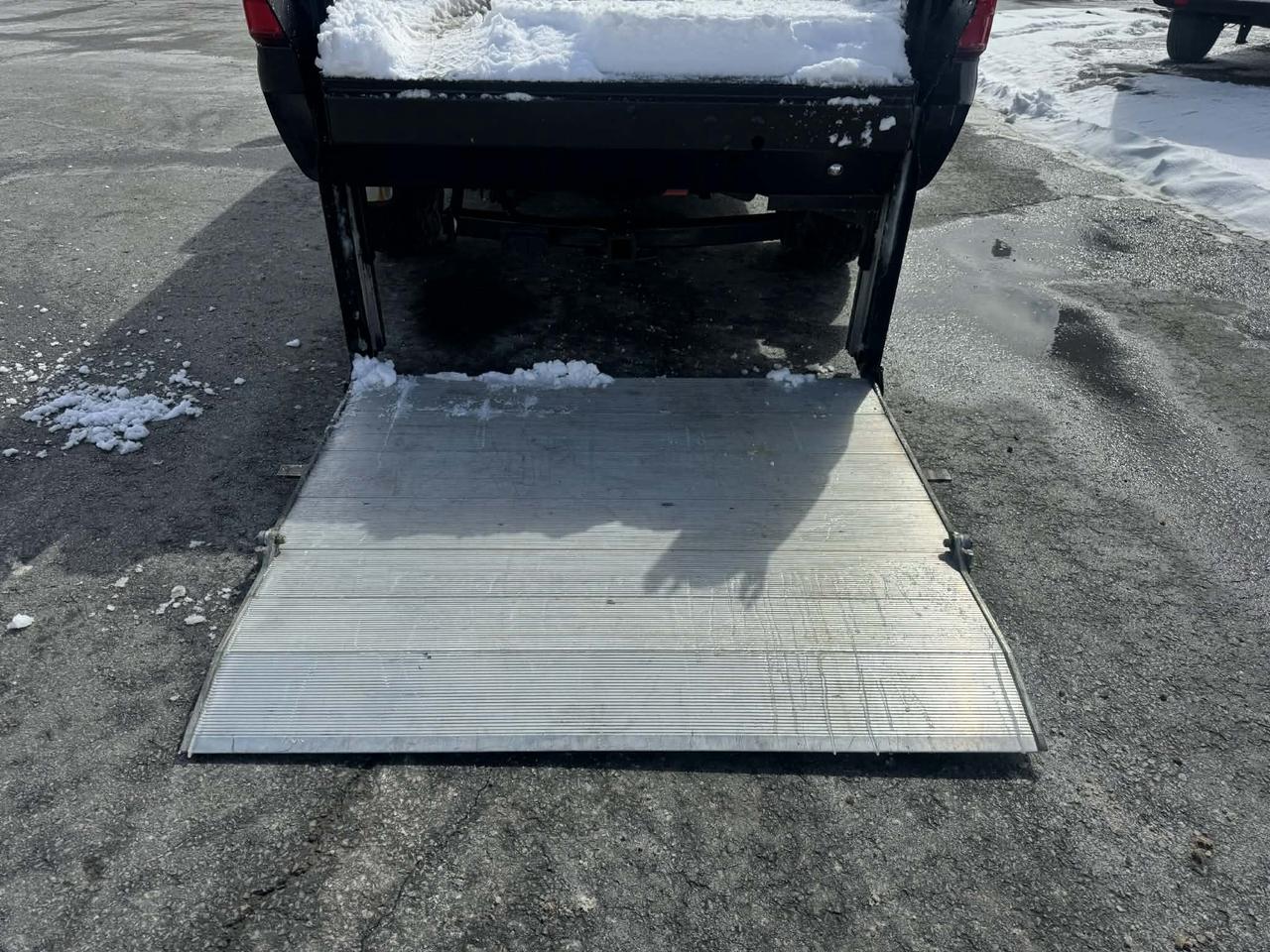 2015 Ford F-250 4WD - LONG BOX - POWER LIFT Photo