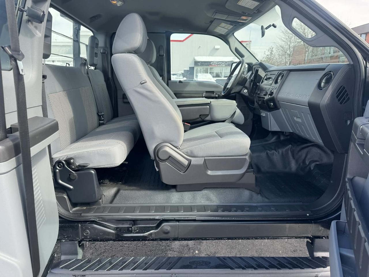 2015 Ford F-250 4WD - LONG BOX - POWER LIFT Photo