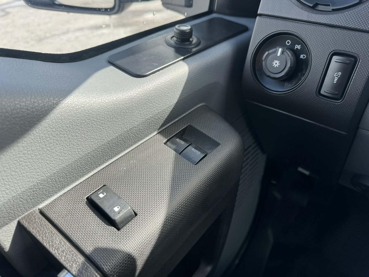 2015 Ford F-250 4WD - LONG BOX - POWER LIFT Photo