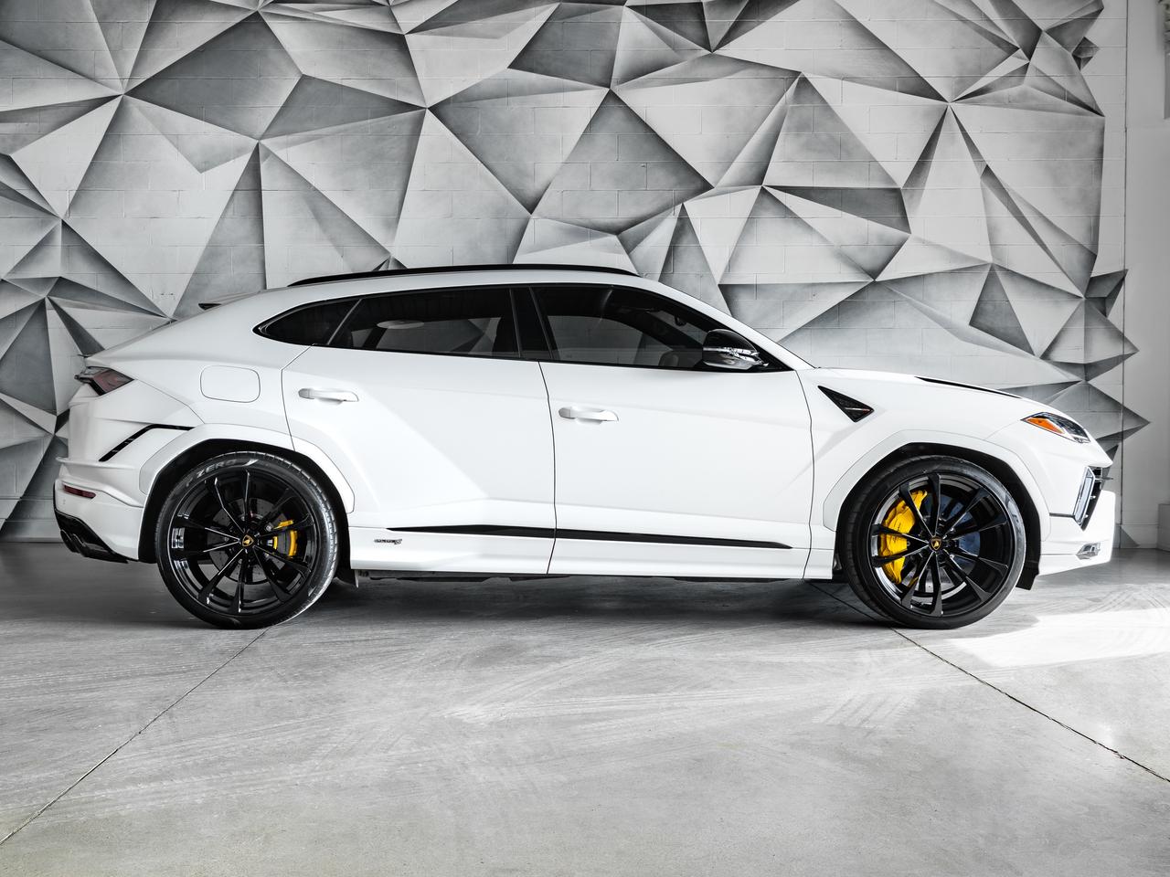 2024 Lamborghini Urus S  Photo3