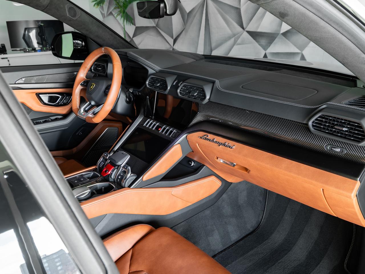 2024 Lamborghini Urus S  Photo